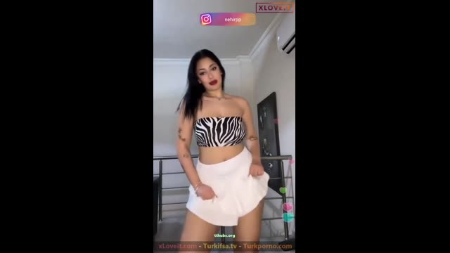 Zebra Bandolu Etekle Kalça Costuruyor · Nehirpp İfşa Videosu